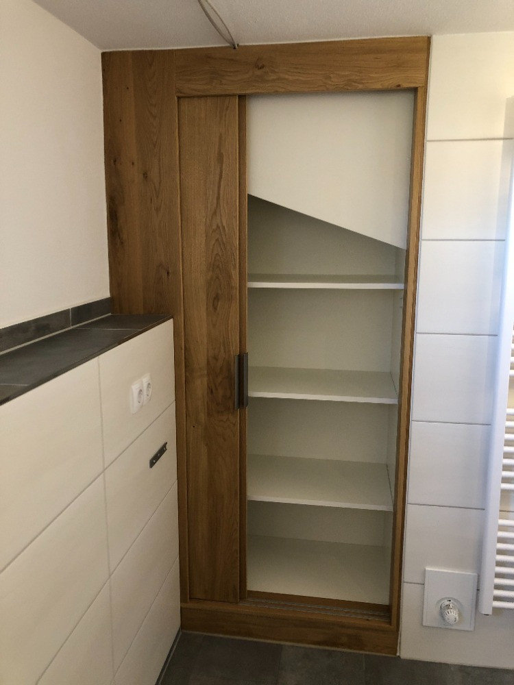 Schrank unter Dachschräge von der Schreinerei Sperk