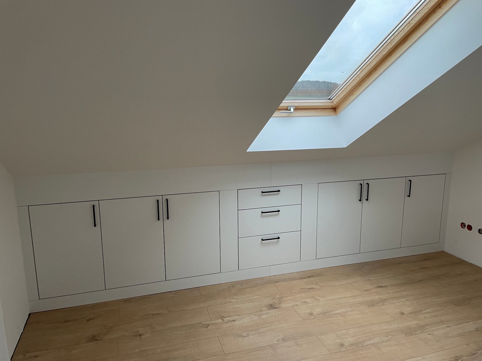 weiß furnierter Einbauschrank